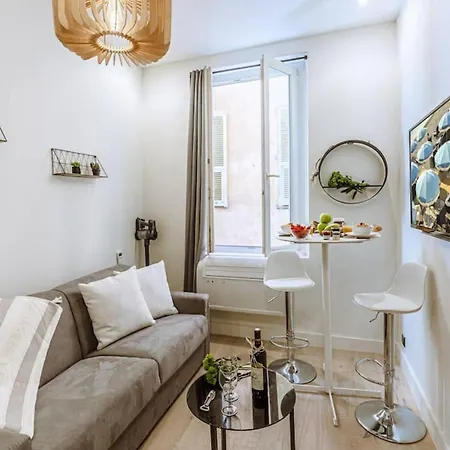 Bunico 1 - Old Town Renovated Niza